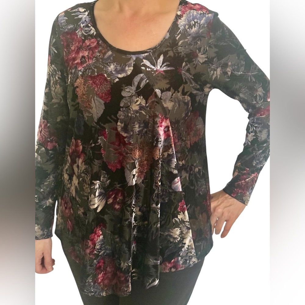 Velour knit / smooth sheen Floral Blouse - Picture 3 of 9
